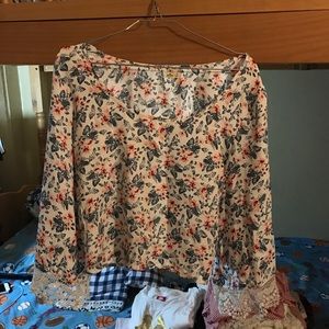 Hollister blouse with wide sleeves